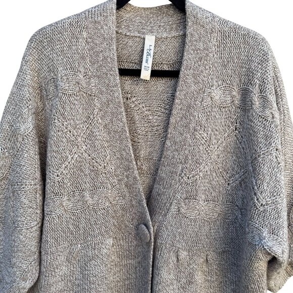 LA Blues Chunky Cable Knit Soft Gray Short Sleeve One Button Cardigan Sweater - Picture 3 of 10